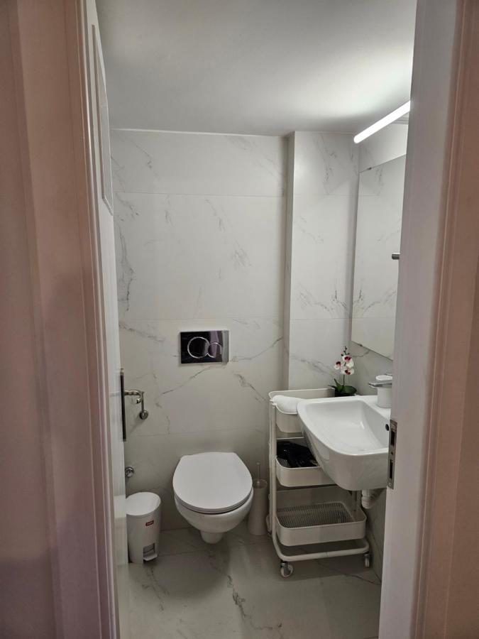 Apartment F23 *