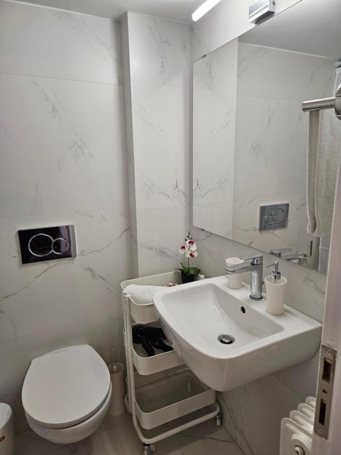 F23 Apartment